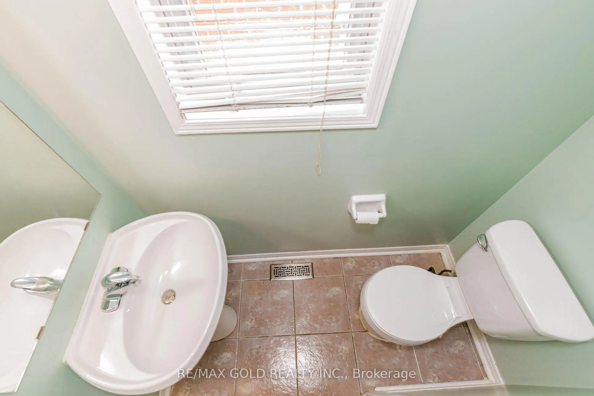 Photo 13 of 34 White Tail Crescent, Brampton, Fletcher's West — HOMEH
