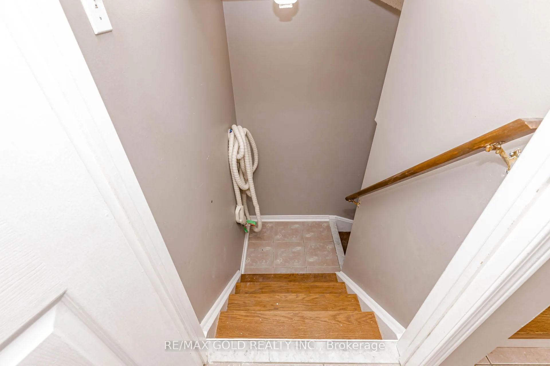 Photo 21 of 34 White Tail Crescent, Brampton, Fletcher's West — HOMEH