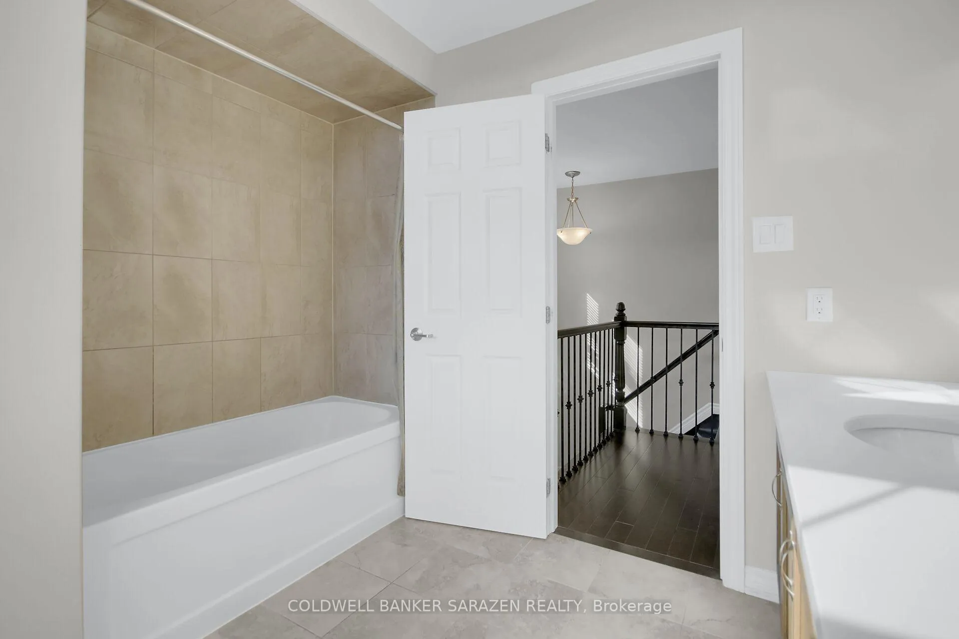 Photo 4 of 906 Whimbrel Way, Ottawa, Barrhaven - Half Moon Bay — HOMEH