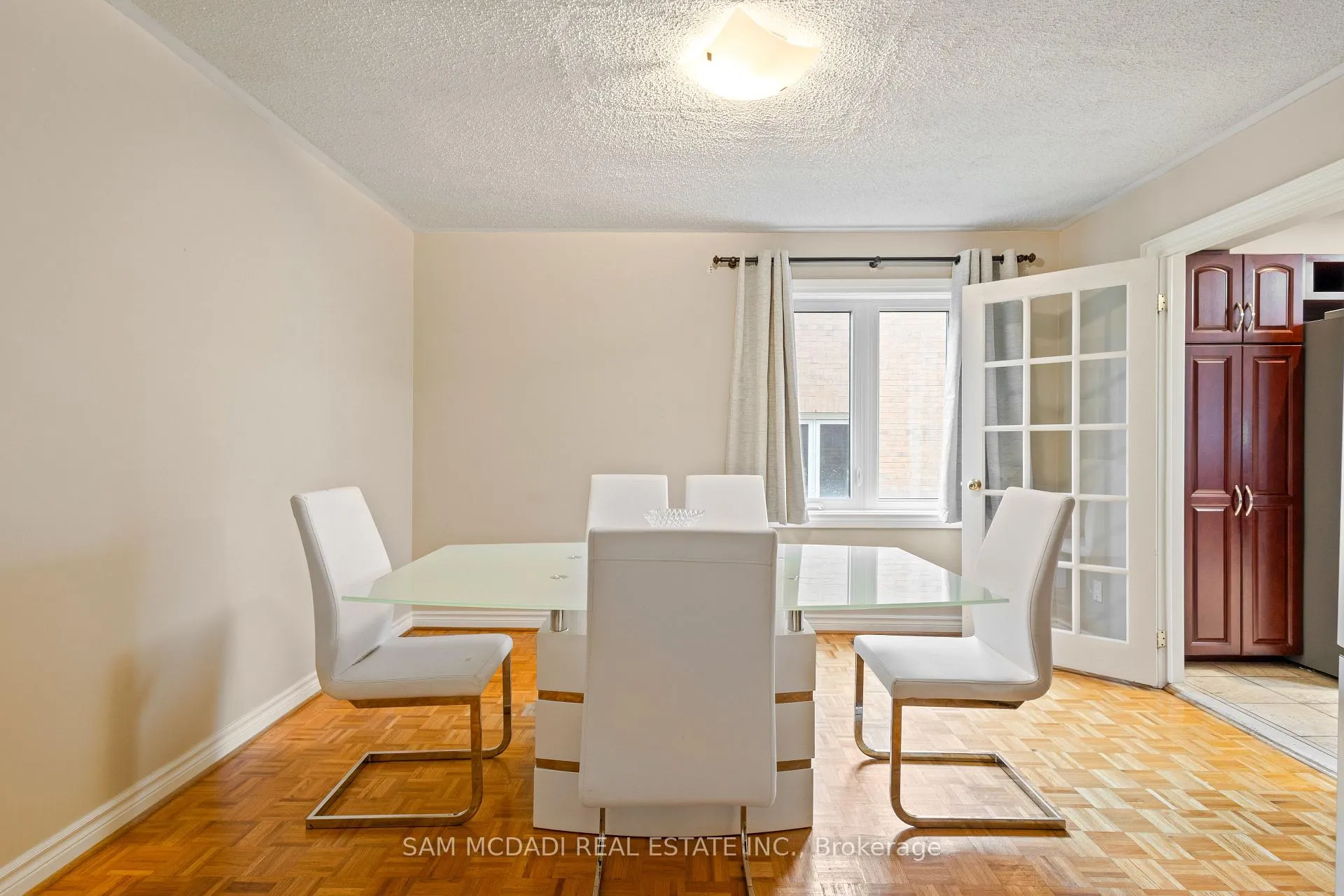 Photo 8 of 2492 Erin Centre Boulevard, Mississauga, Central Erin Mills — HOMEH