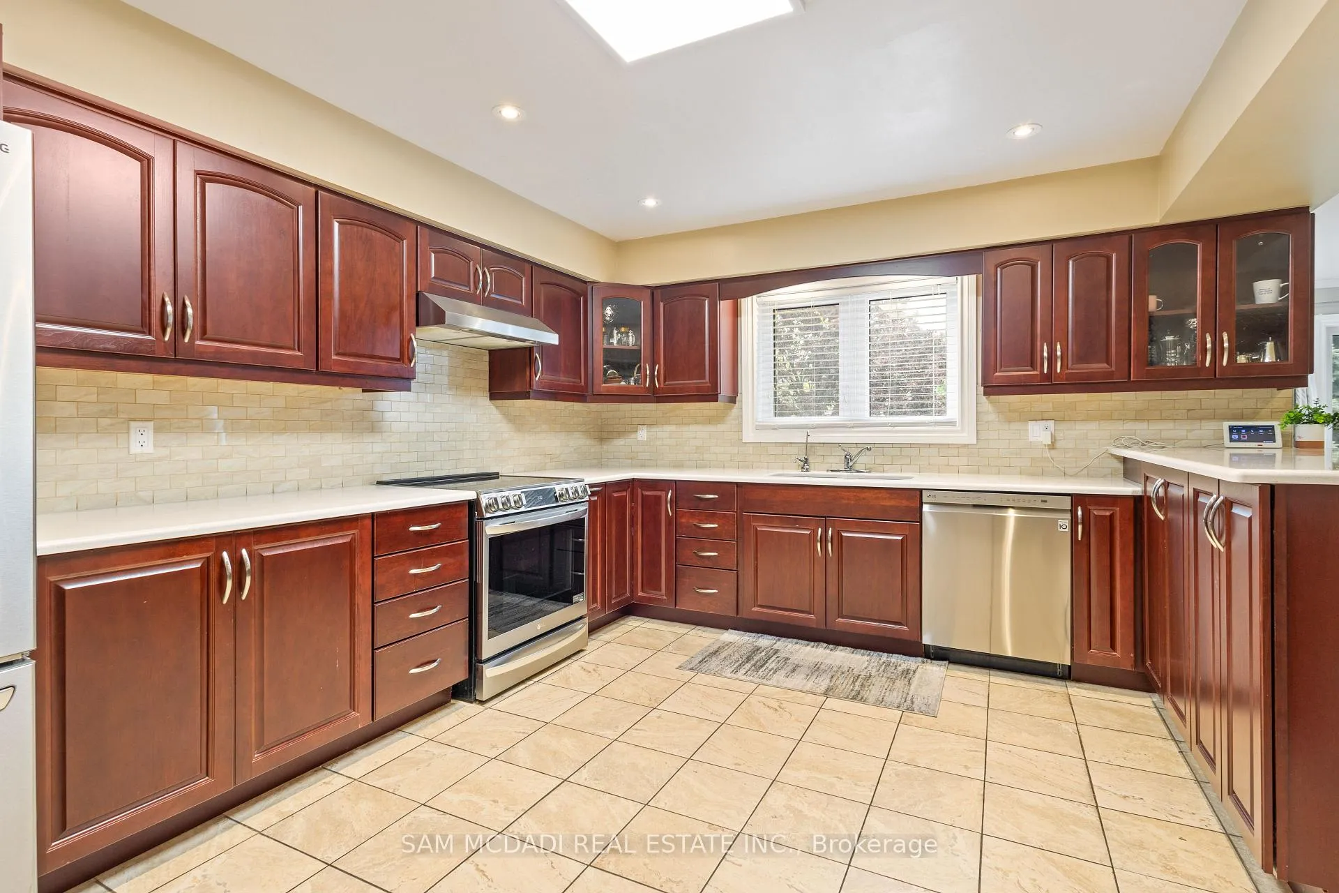 Photo 11 of 2492 Erin Centre Boulevard, Mississauga, Central Erin Mills — HOMEH