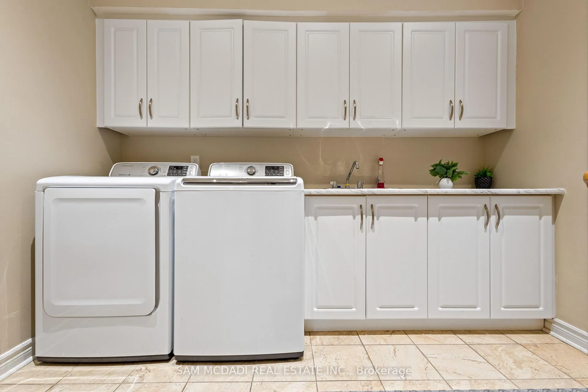 Photo 20 of 2492 Erin Centre Boulevard, Mississauga, Central Erin Mills — HOMEH