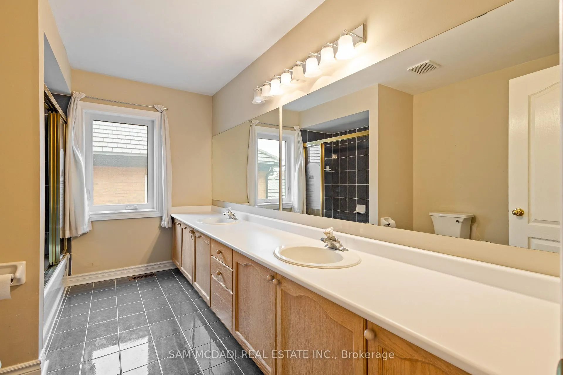 Photo 26 of 2492 Erin Centre Boulevard, Mississauga, Central Erin Mills — HOMEH