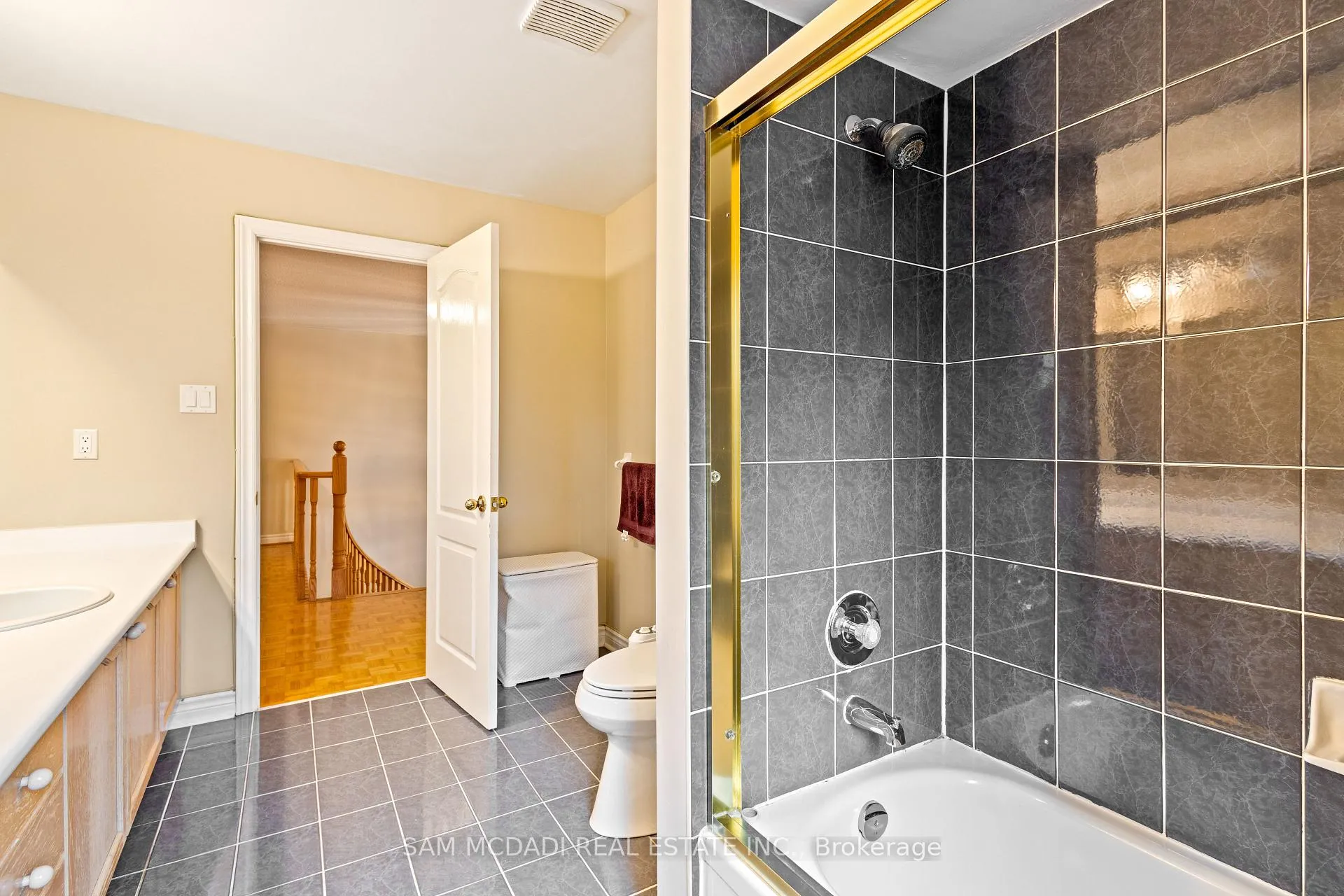 Photo 27 of 2492 Erin Centre Boulevard, Mississauga, Central Erin Mills — HOMEH