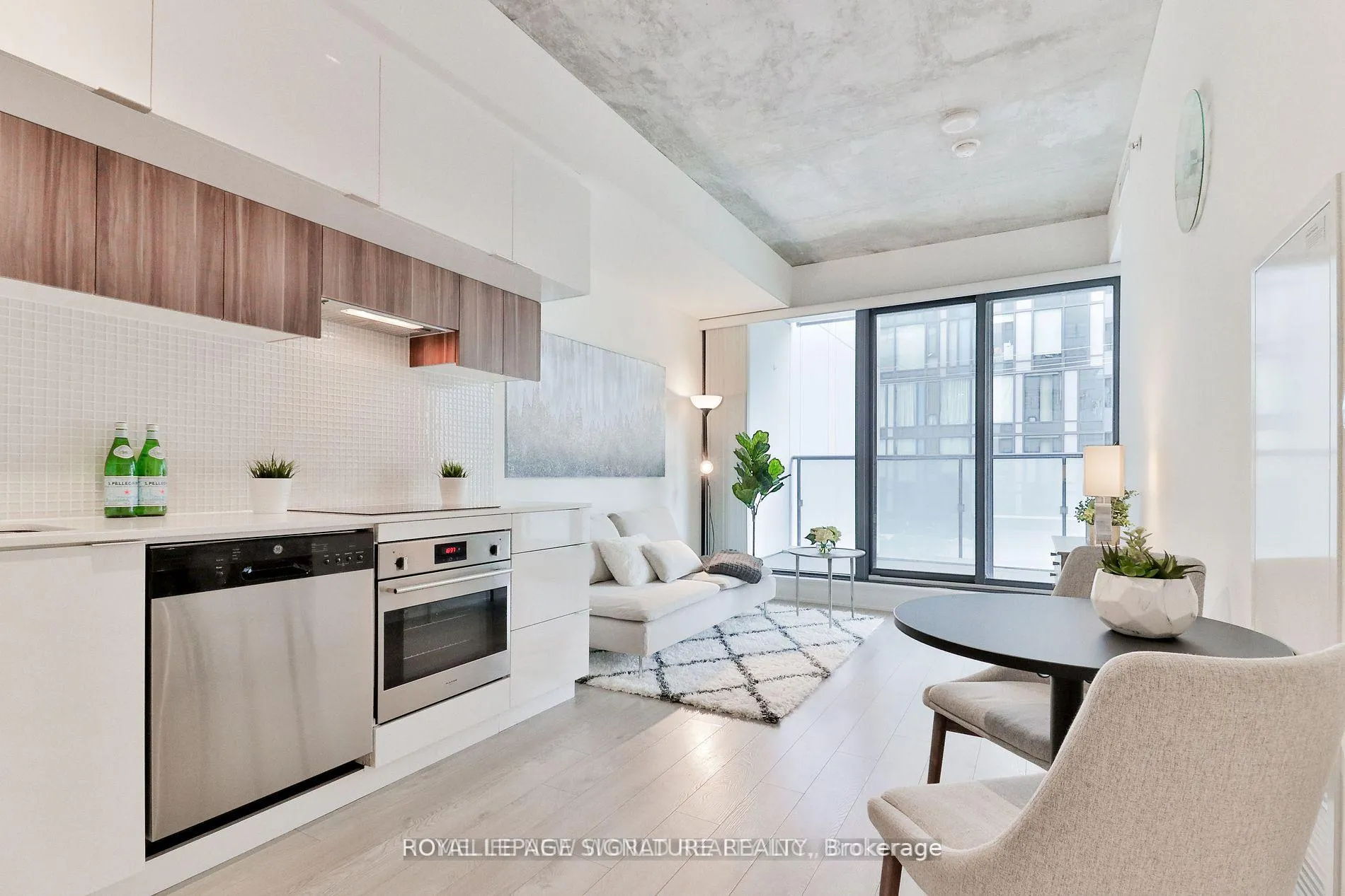 Photo 4 of Unit 219, 185 Roehampton Avenue, Toronto, Mount Pleasant West — HOMEH