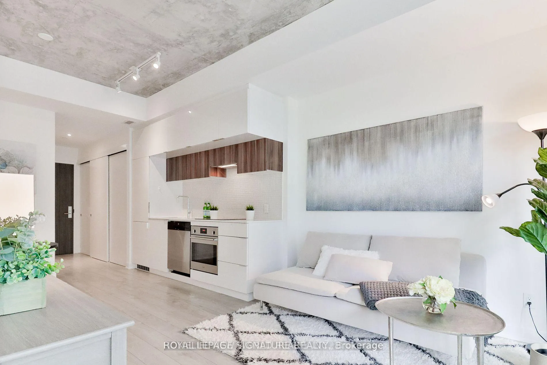 Photo 5 of Unit 219, 185 Roehampton Avenue, Toronto, Mount Pleasant West — HOMEH