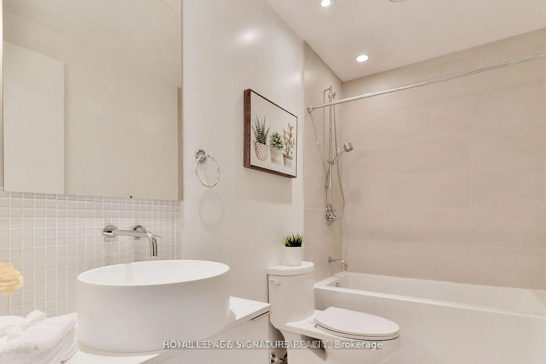 Photo 8 of Unit 219, 185 Roehampton Avenue, Toronto, Mount Pleasant West — HOMEH
