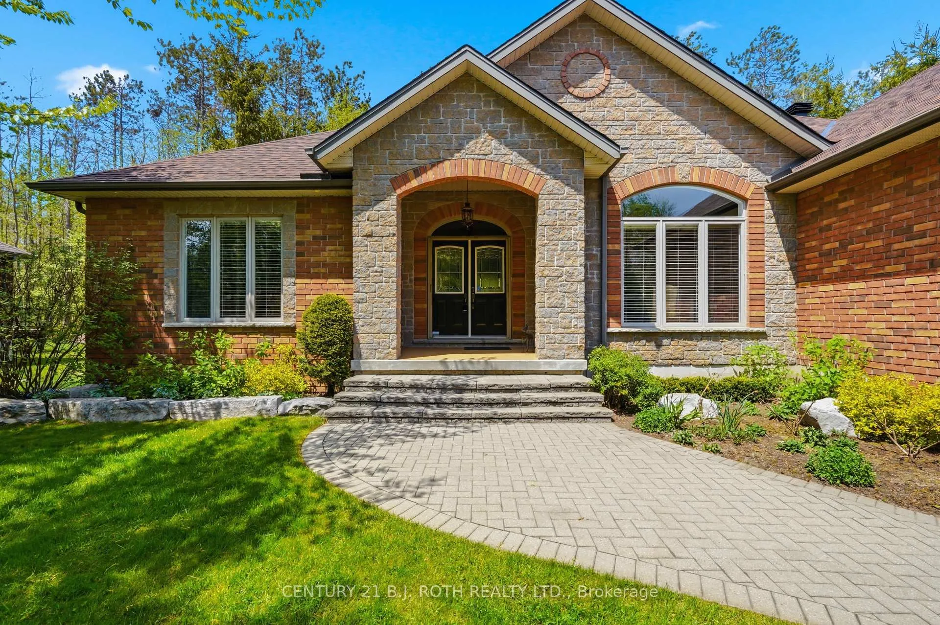 Photo 3 of 6 Lloyd Cook Drive E, Springwater, Snow Valley — HOMEH