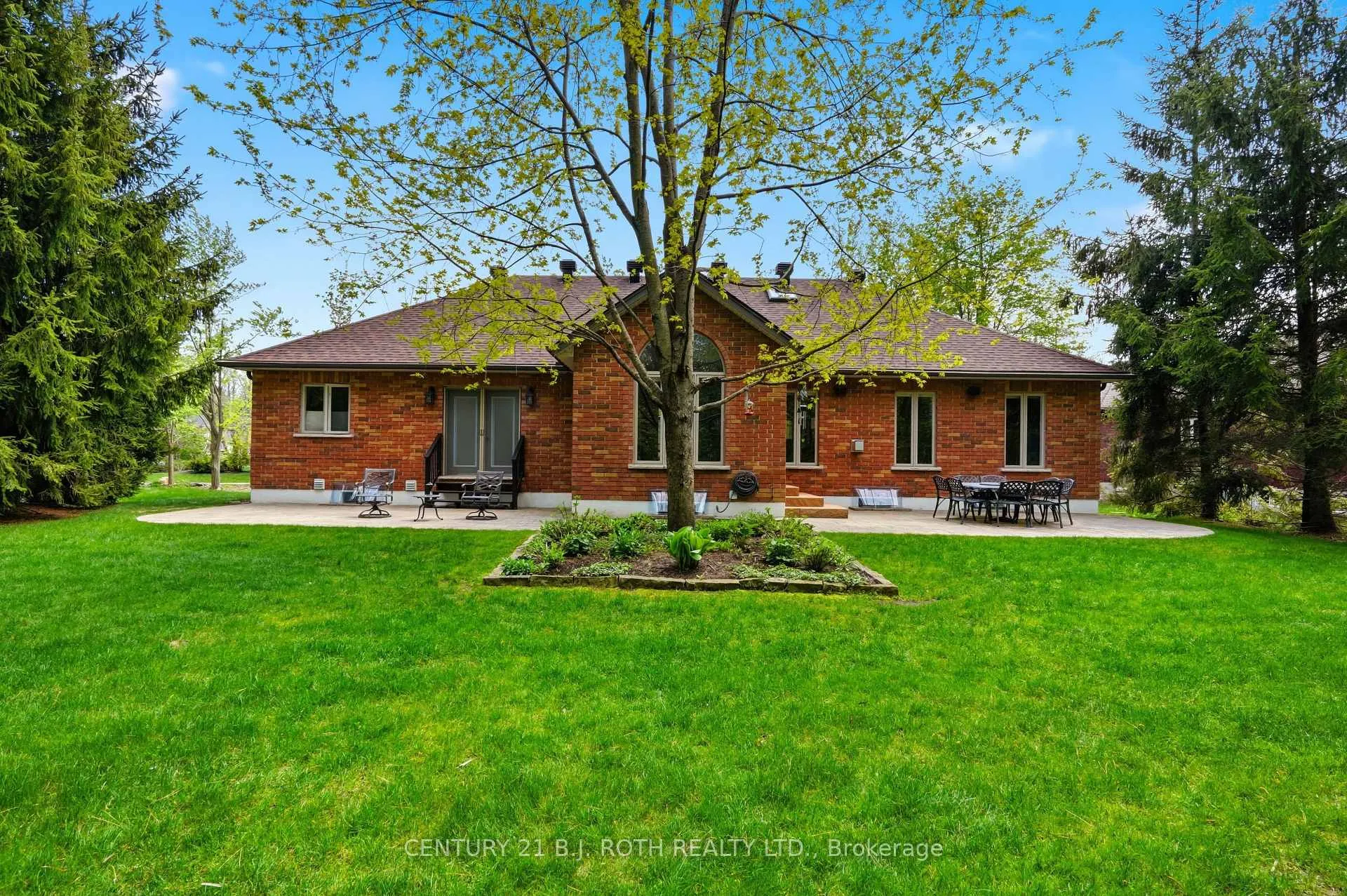 Photo 38 of 6 Lloyd Cook Drive E, Springwater, Snow Valley — HOMEH