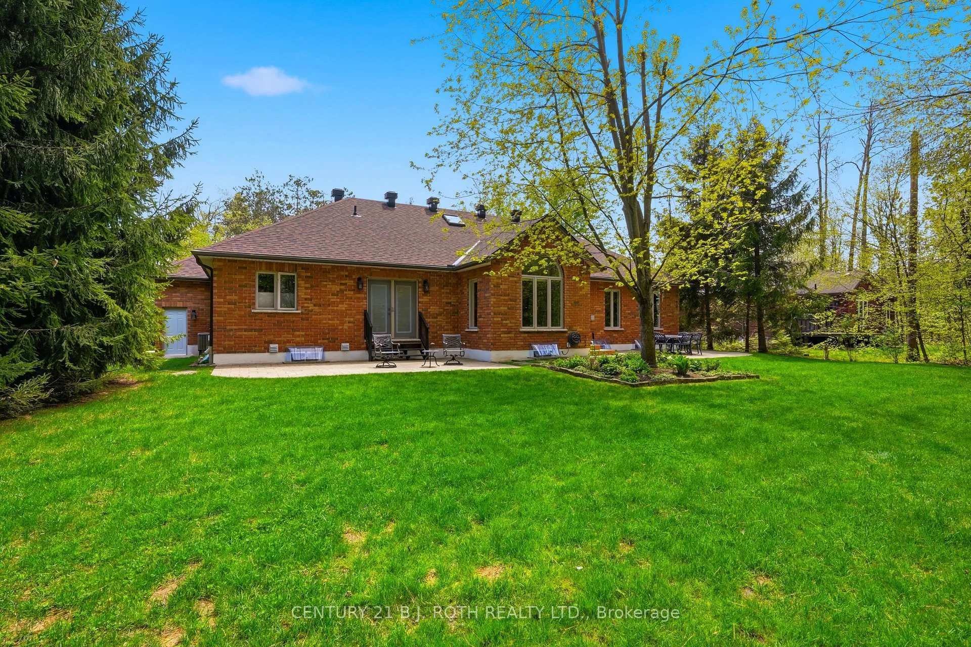 Photo 39 of 6 Lloyd Cook Drive E, Springwater, Snow Valley — HOMEH