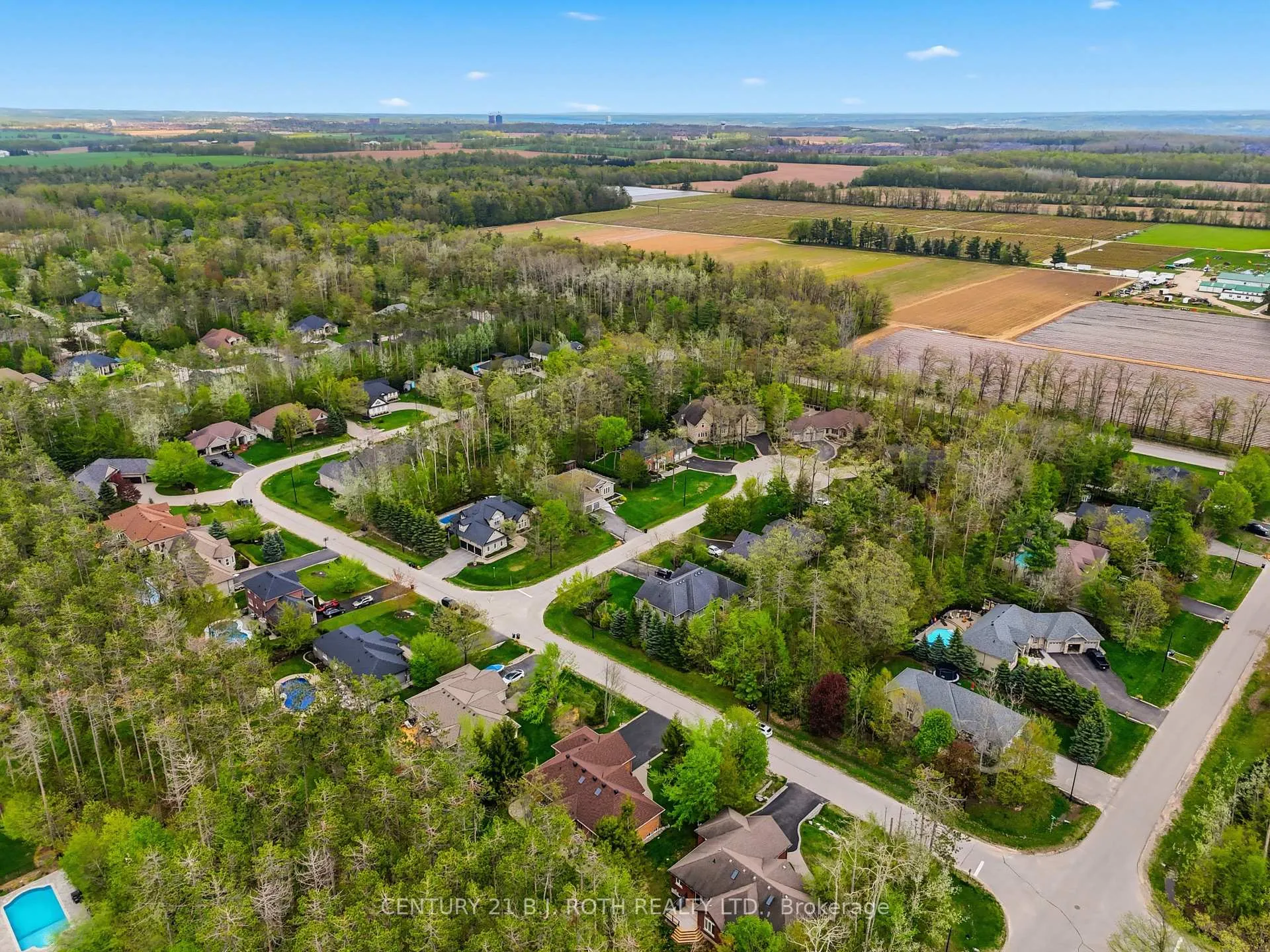 Photo 43 of 6 Lloyd Cook Drive E, Springwater, Snow Valley — HOMEH