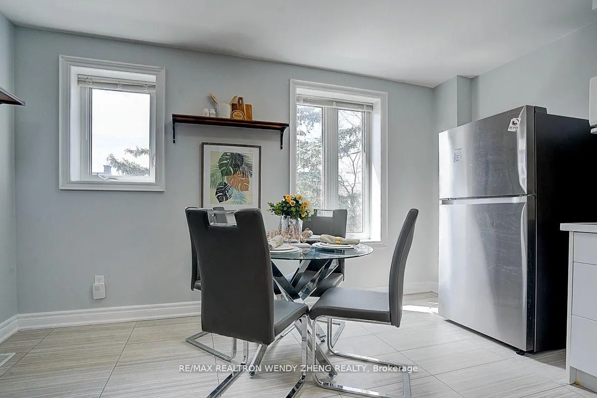 Photo 6 of Unit Upper, 245 Montrose Avenue, Toronto, Palmerston-Little Italy — HOMEH
