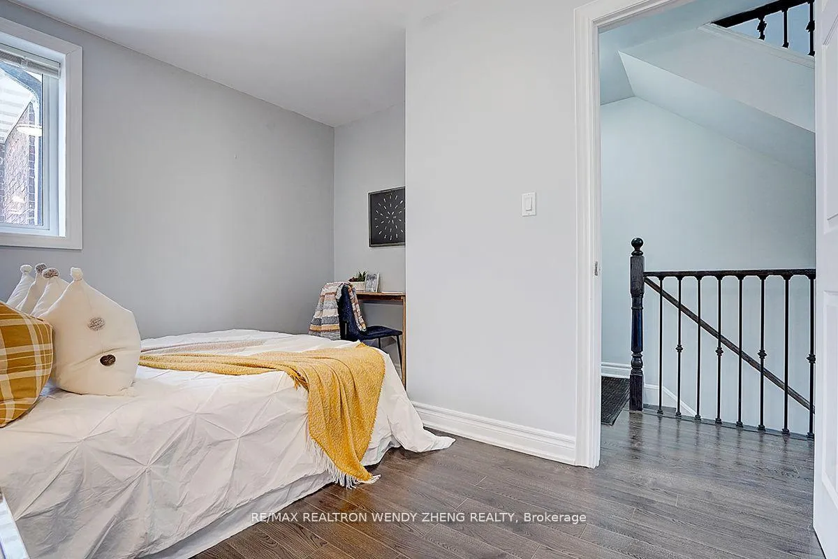 Photo 8 of Unit Upper, 245 Montrose Avenue, Toronto, Palmerston-Little Italy — HOMEH