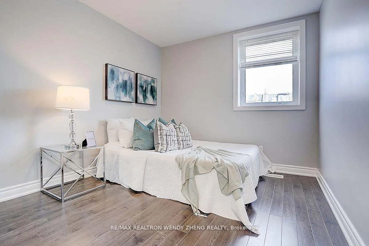 Photo 11 of Unit Upper, 245 Montrose Avenue, Toronto, Palmerston-Little Italy — HOMEH