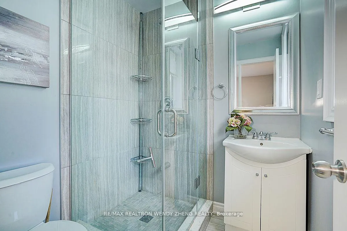 Photo 13 of Unit Upper, 245 Montrose Avenue, Toronto, Palmerston-Little Italy — HOMEH