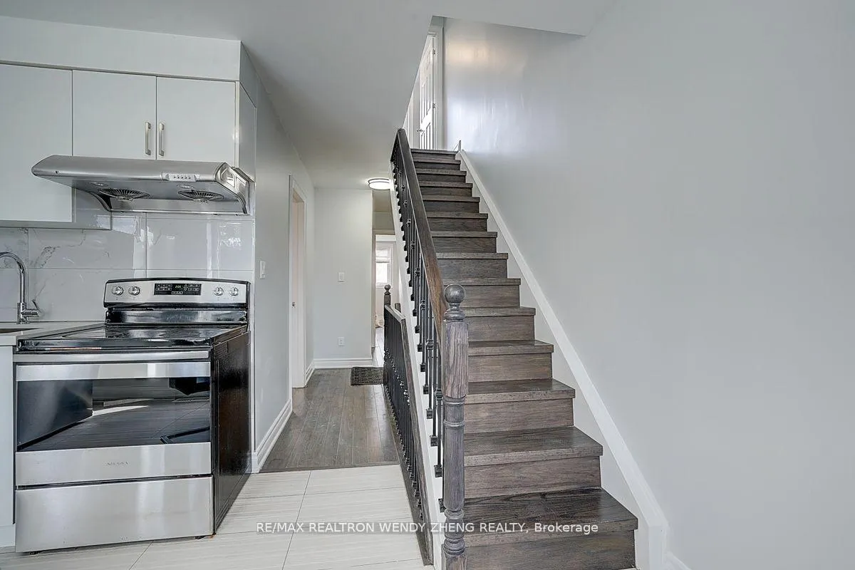 Photo 14 of Unit Upper, 245 Montrose Avenue, Toronto, Palmerston-Little Italy — HOMEH