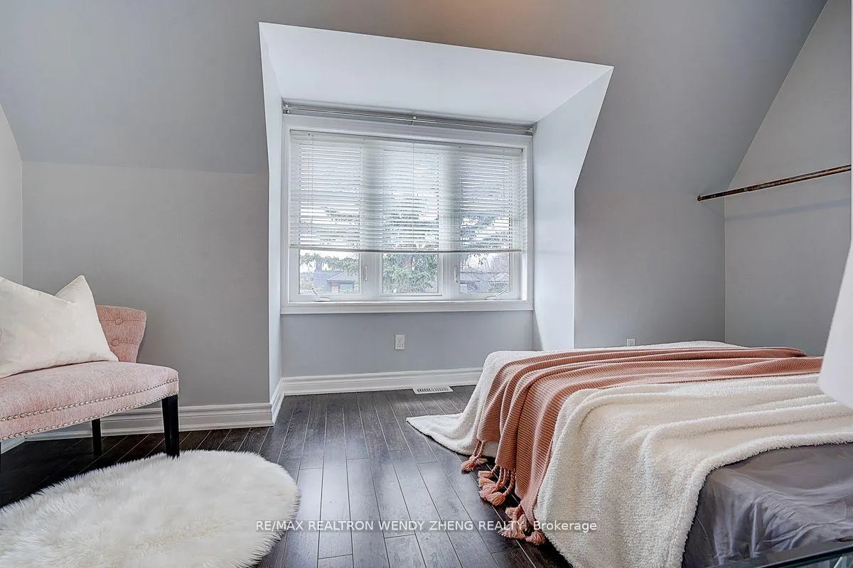 Photo 17 of Unit Upper, 245 Montrose Avenue, Toronto, Palmerston-Little Italy — HOMEH