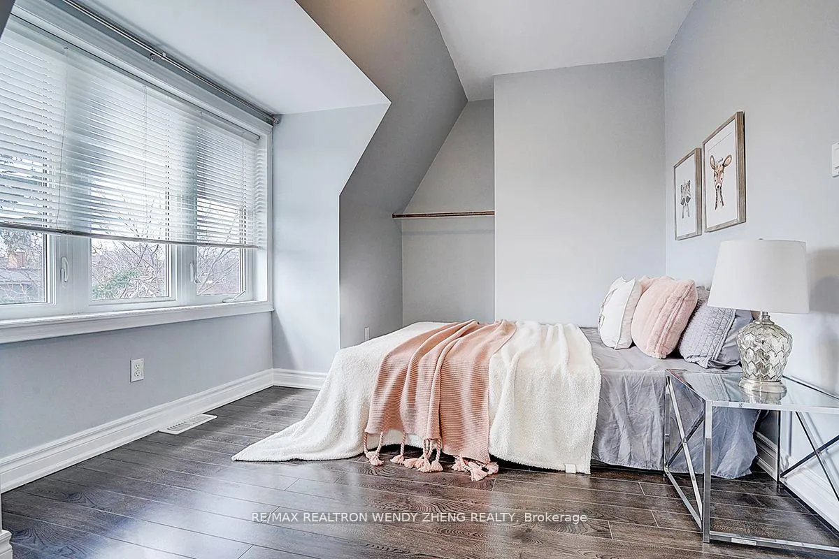 Photo 18 of Unit Upper, 245 Montrose Avenue, Toronto, Palmerston-Little Italy — HOMEH