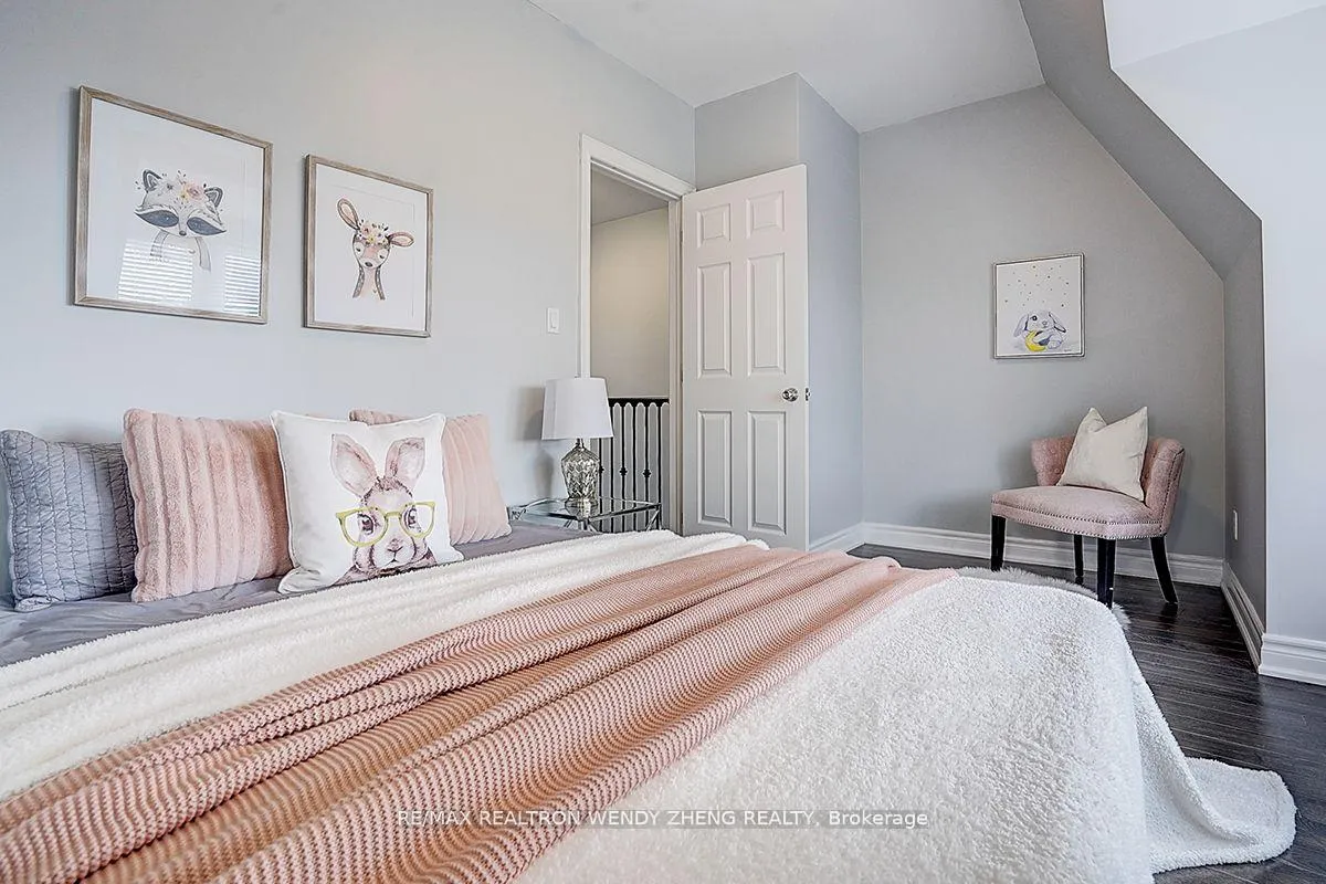 Photo 19 of Unit Upper, 245 Montrose Avenue, Toronto, Palmerston-Little Italy — HOMEH