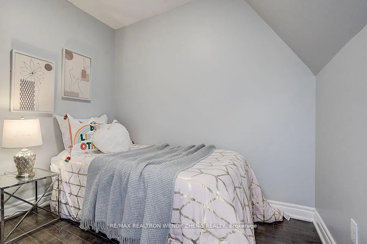 Photo 21 of Unit Upper, 245 Montrose Avenue, Toronto, Palmerston-Little Italy — HOMEH