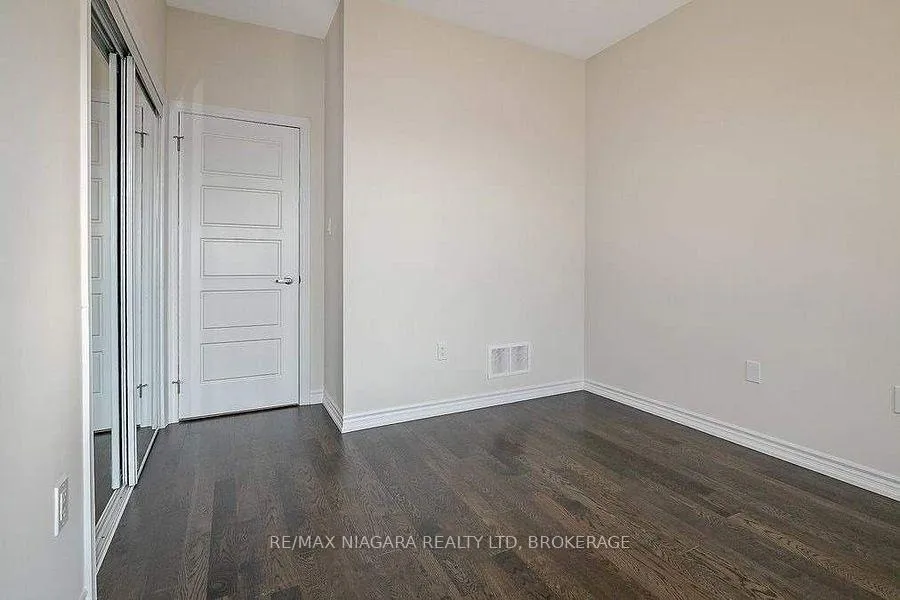 Photo 4 of 10 Explorer Way, Thorold, Rolling Meadows — HOMEH