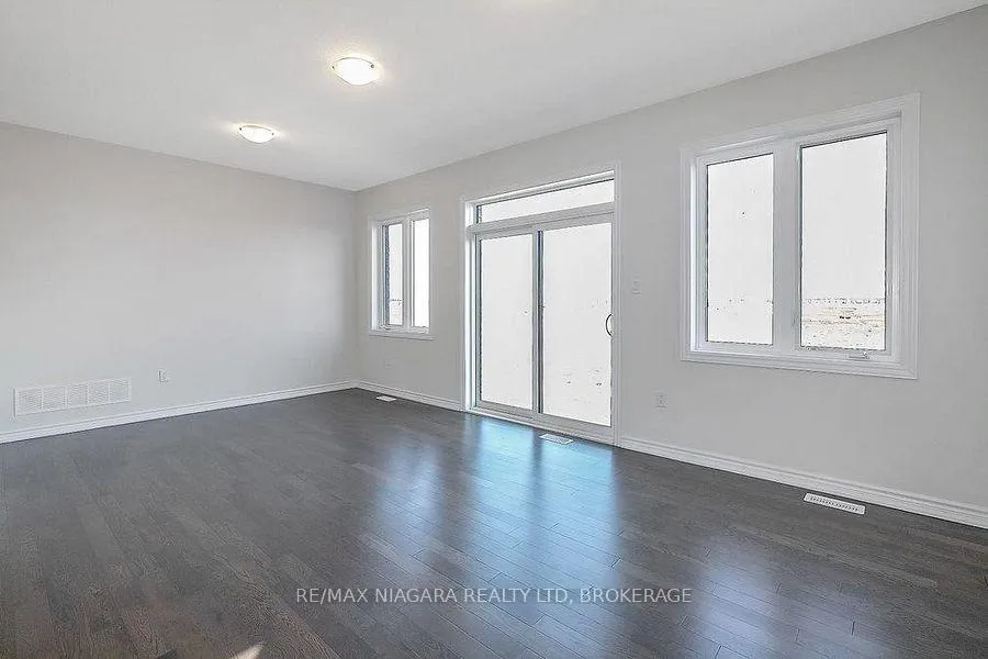 Photo 6 of 10 Explorer Way, Thorold, Rolling Meadows — HOMEH