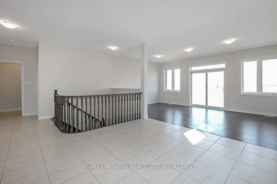 Photo 12 of 10 Explorer Way, Thorold, Rolling Meadows — HOMEH