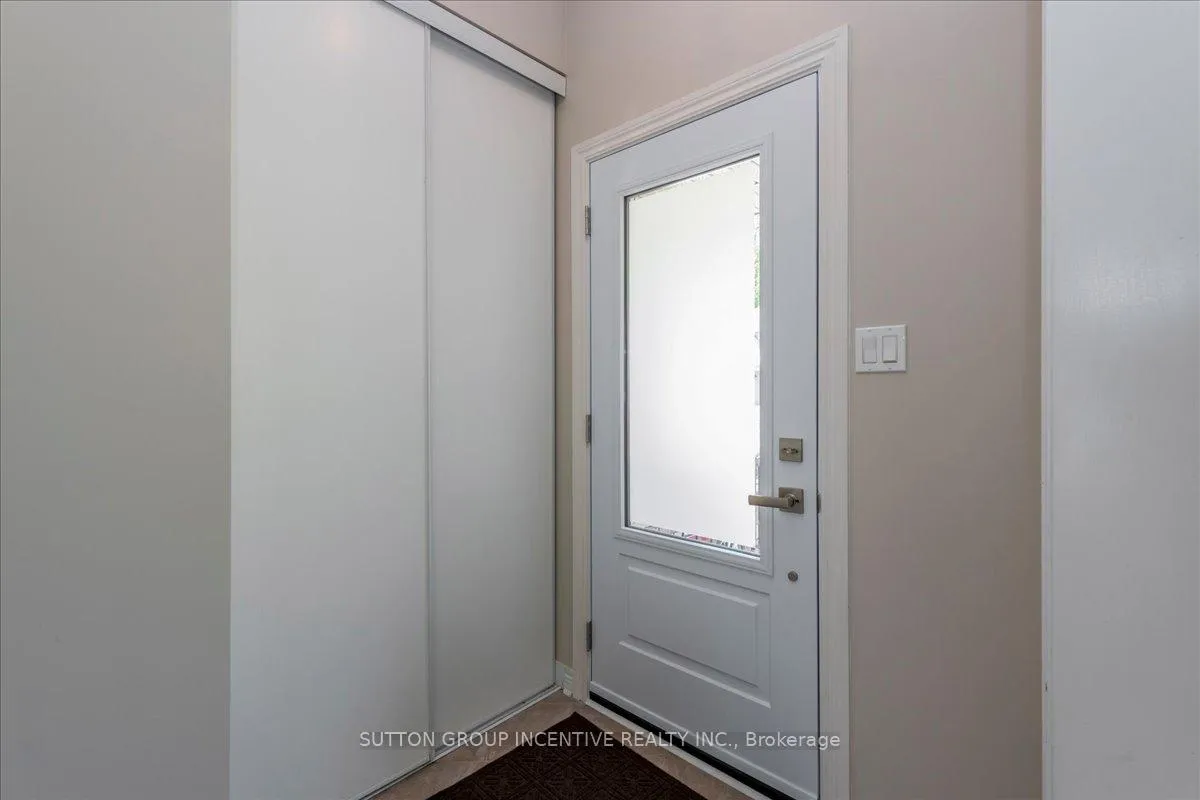 Photo 2 of 11 Thrushwood Drive, Barrie, 400 West — HOMEH