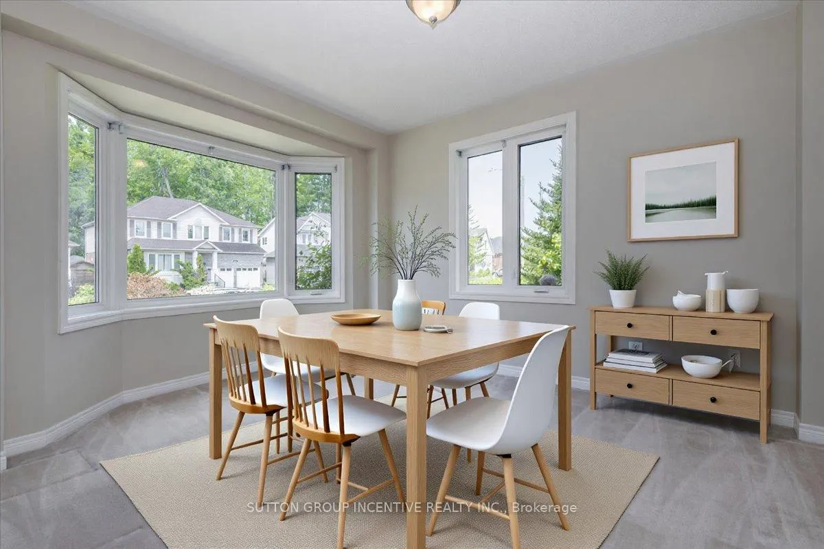 Photo 4 of 11 Thrushwood Drive, Barrie, 400 West — HOMEH