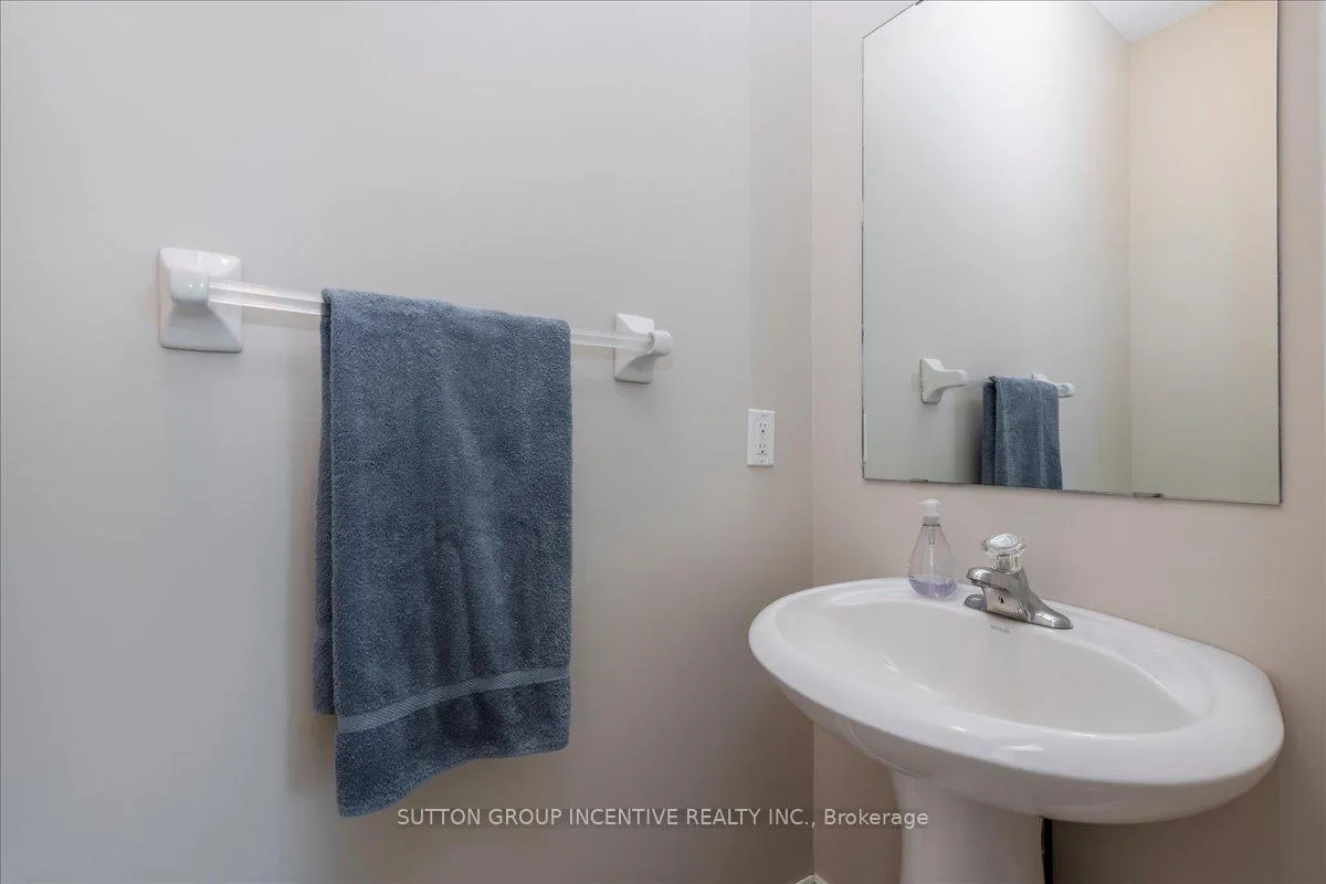 Photo 5 of 11 Thrushwood Drive, Barrie, 400 West — HOMEH