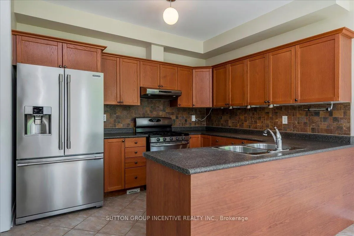 Photo 6 of 11 Thrushwood Drive, Barrie, 400 West — HOMEH