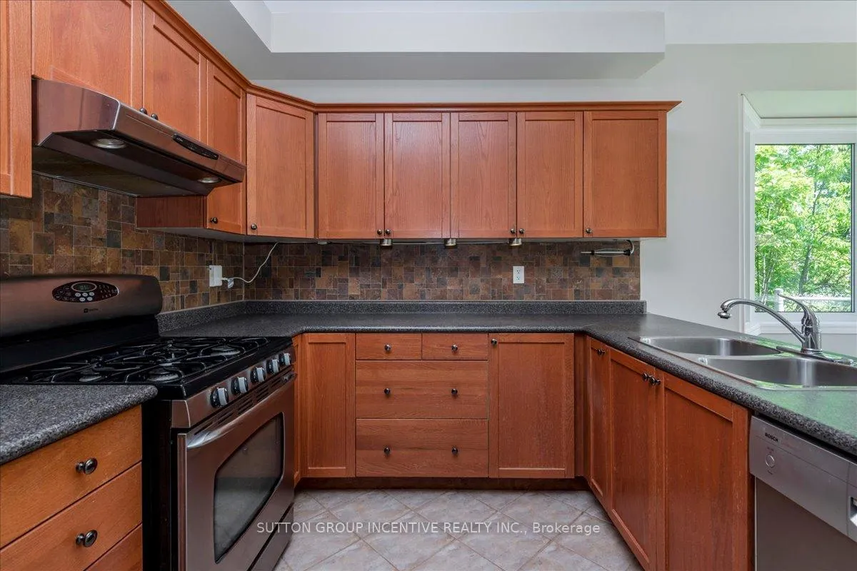 Photo 7 of 11 Thrushwood Drive, Barrie, 400 West — HOMEH