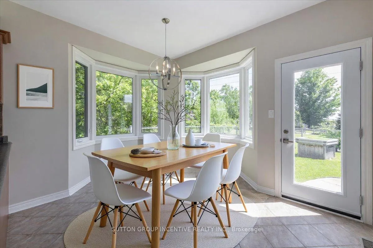 Photo 9 of 11 Thrushwood Drive, Barrie, 400 West — HOMEH