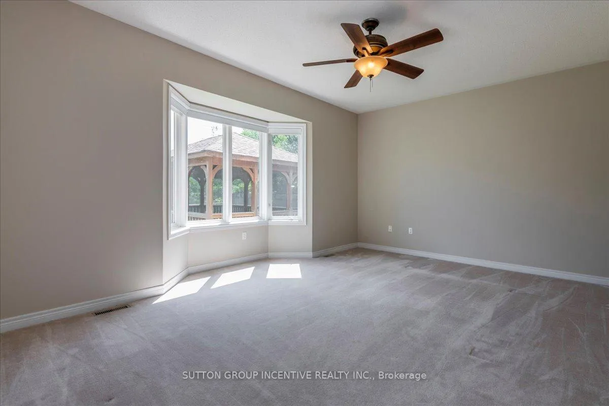 Photo 10 of 11 Thrushwood Drive, Barrie, 400 West — HOMEH