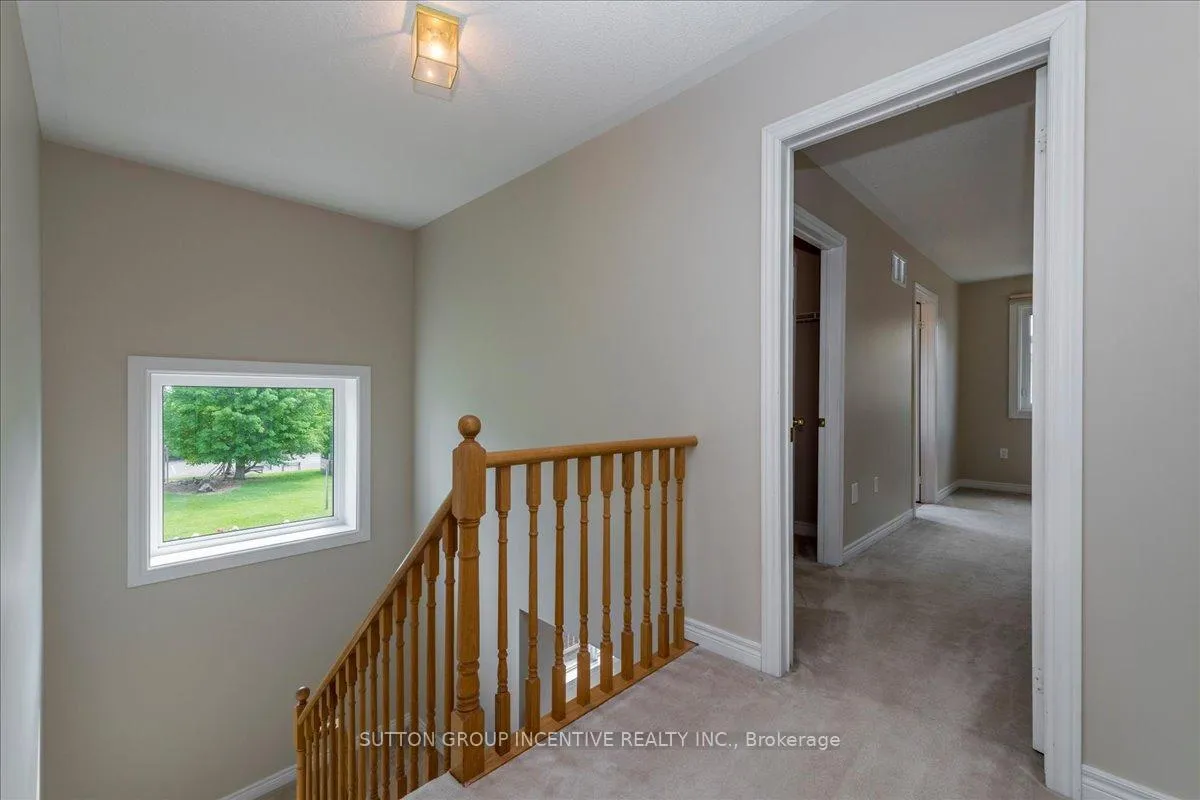 Photo 12 of 11 Thrushwood Drive, Barrie, 400 West — HOMEH