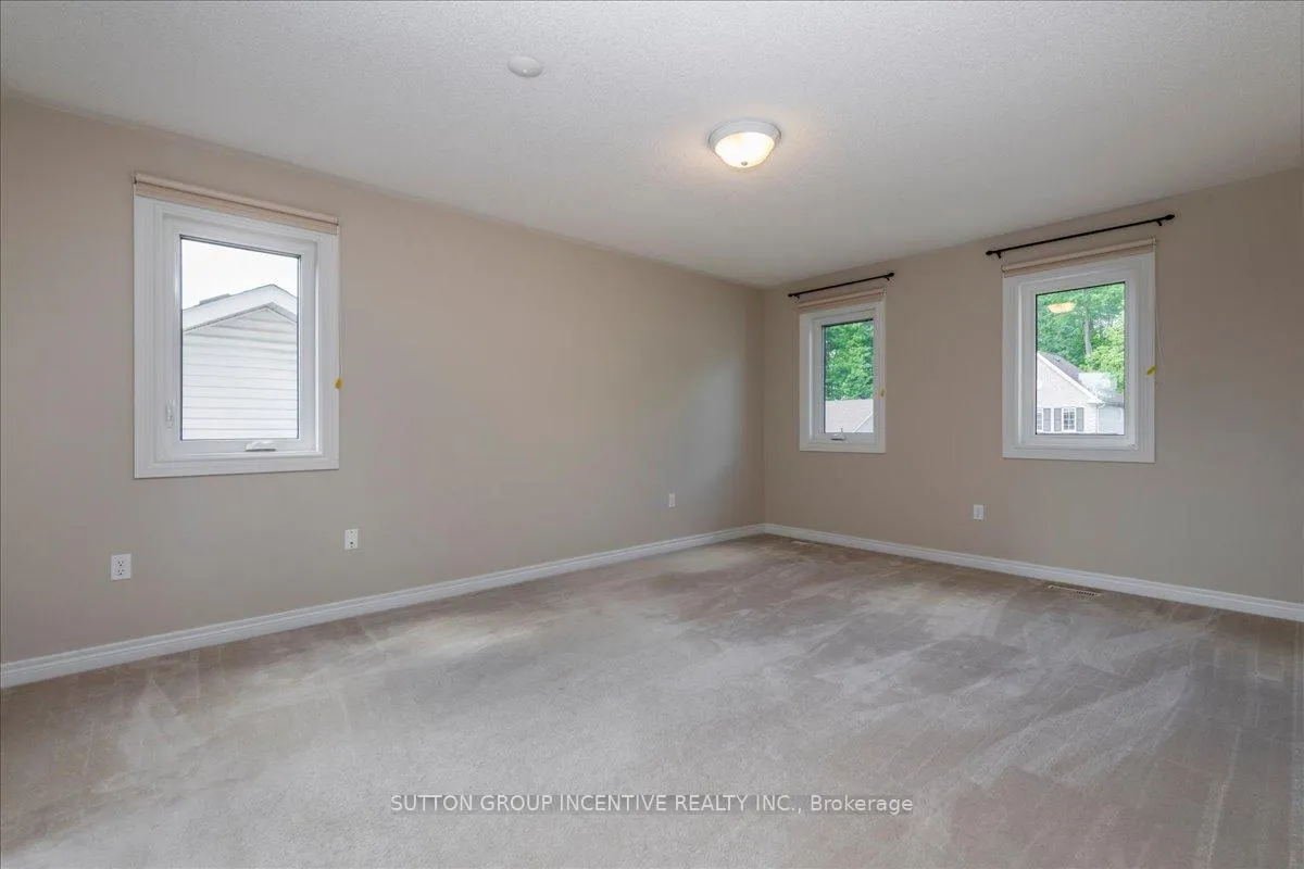 Photo 14 of 11 Thrushwood Drive, Barrie, 400 West — HOMEH