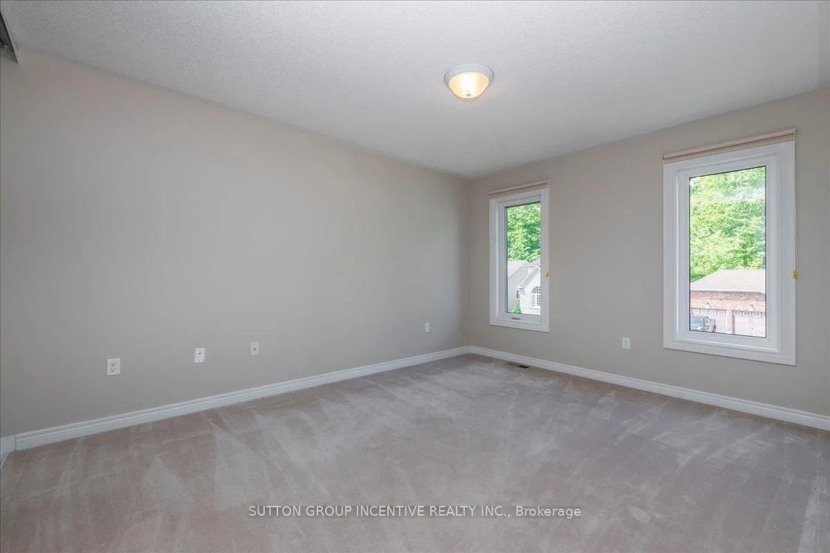 Photo 19 of 11 Thrushwood Drive, Barrie, 400 West — HOMEH