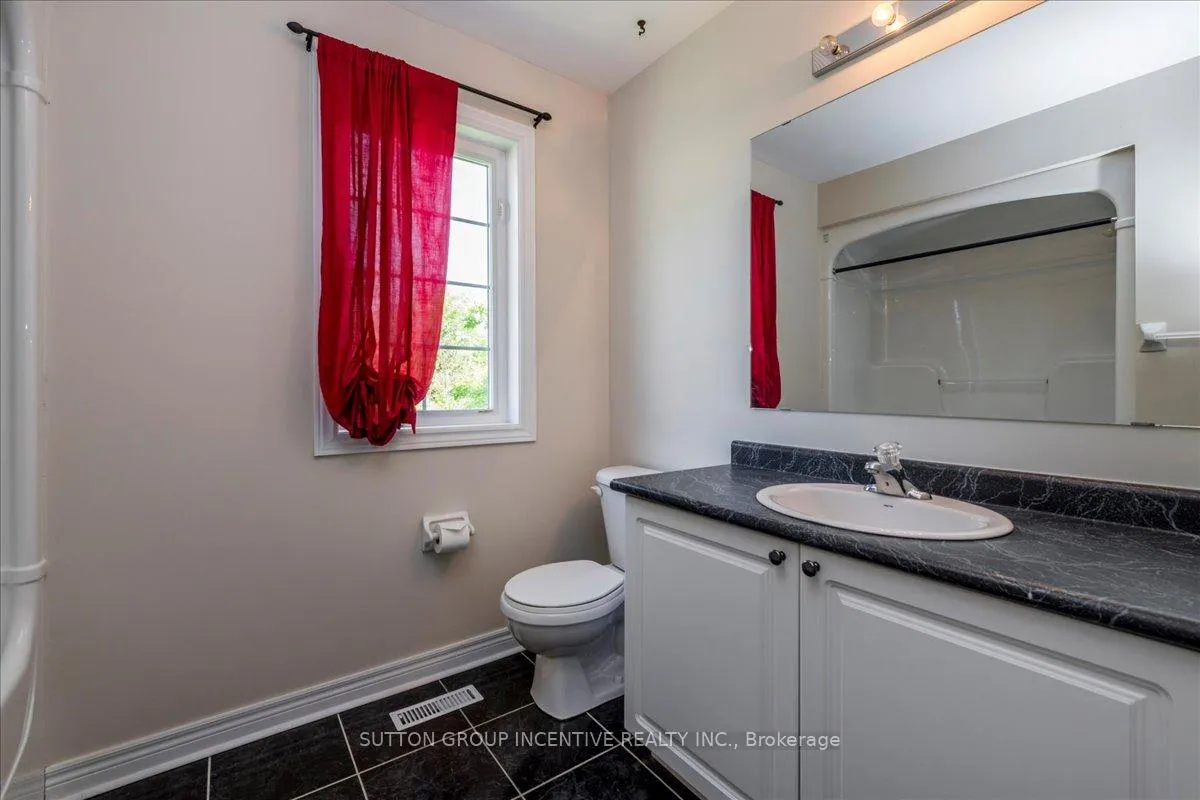 Photo 20 of 11 Thrushwood Drive, Barrie, 400 West — HOMEH