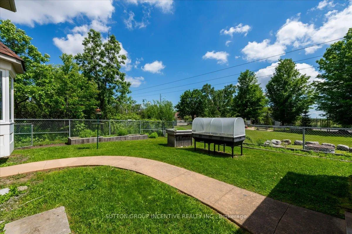 Photo 26 of 11 Thrushwood Drive, Barrie, 400 West — HOMEH