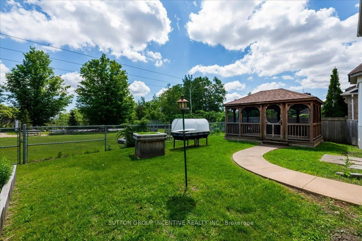 Photo 27 of 11 Thrushwood Drive, Barrie, 400 West — HOMEH