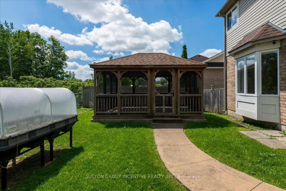 Photo 28 of 11 Thrushwood Drive, Barrie, 400 West — HOMEH
