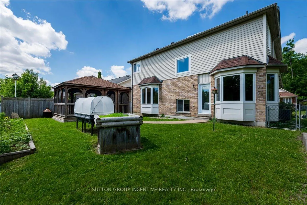 Photo 32 of 11 Thrushwood Drive, Barrie, 400 West — HOMEH