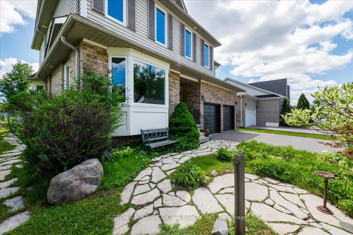 Photo 34 of 11 Thrushwood Drive, Barrie, 400 West — HOMEH