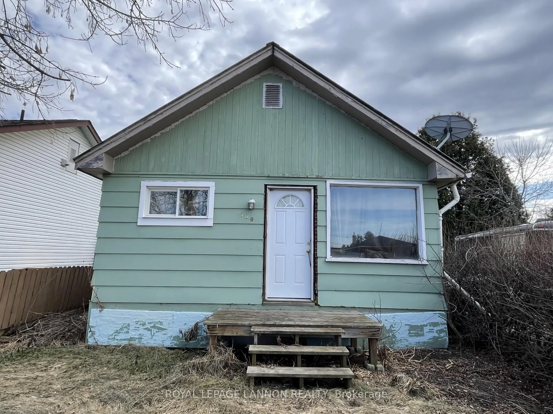 Front of 1308 Francis Street W