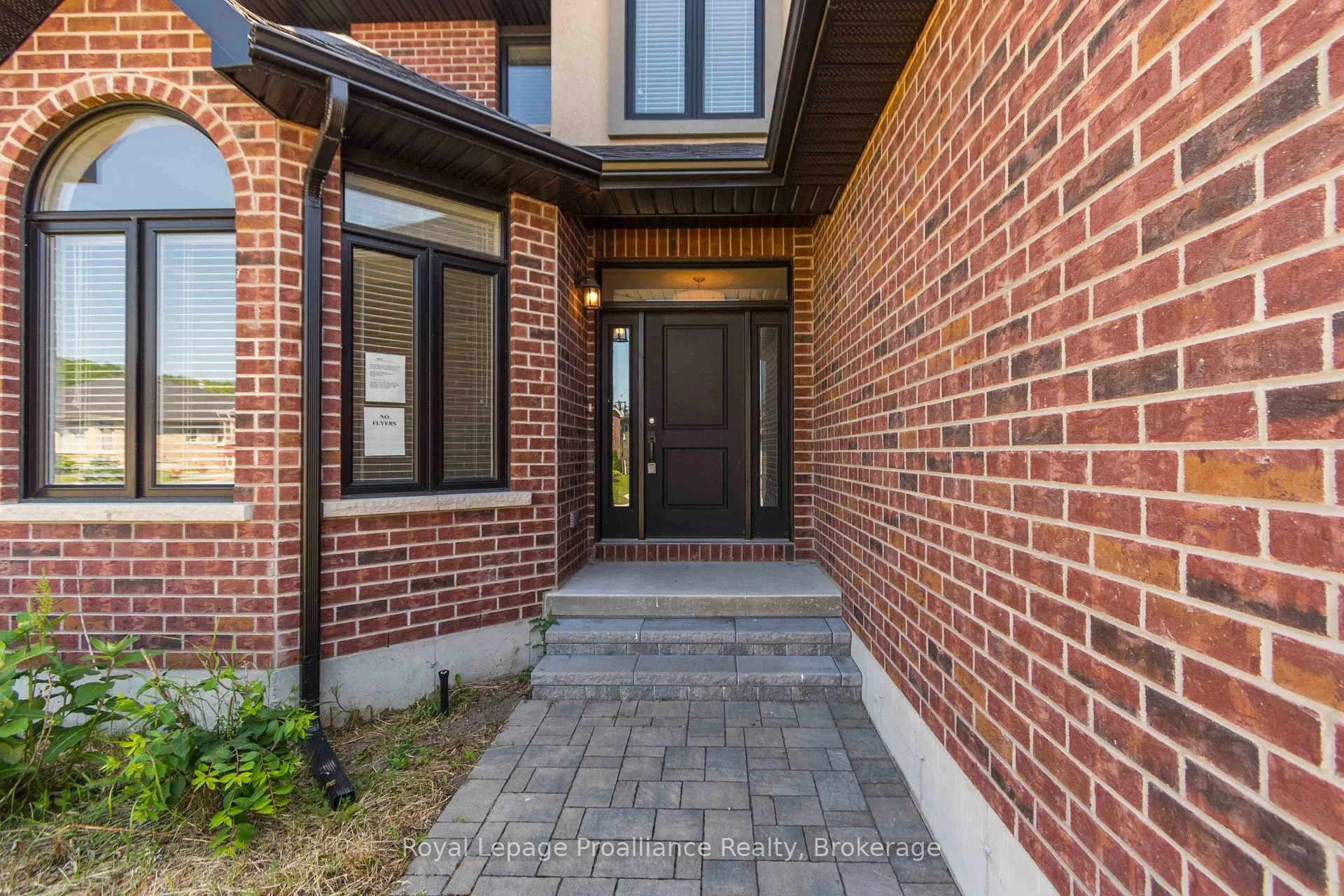 Photo 2 of 86 Ledgerock Court, Quinte West, Sidney Ward — HOMEH