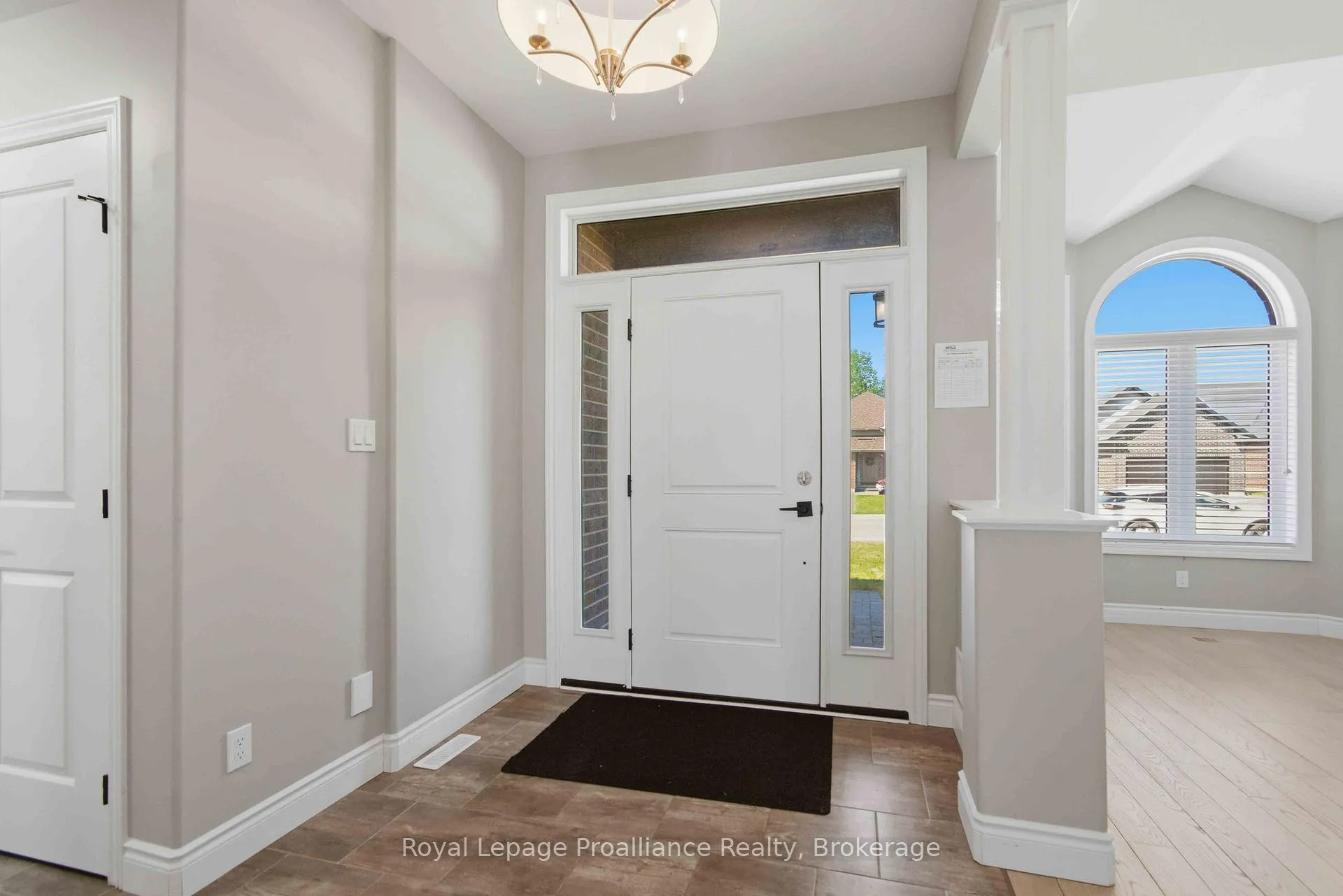 Photo 4 of 86 Ledgerock Court, Quinte West, Sidney Ward — HOMEH