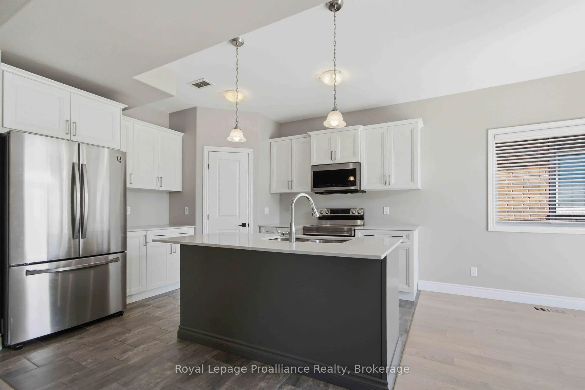 Photo 8 of 86 Ledgerock Court, Quinte West, Sidney Ward — HOMEH