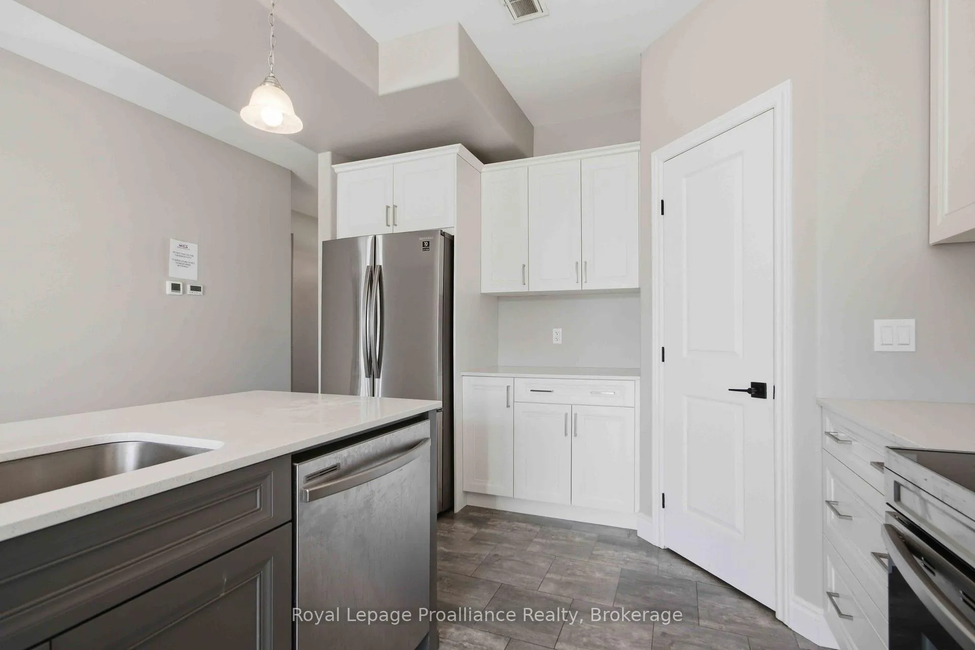 Photo 10 of 86 Ledgerock Court, Quinte West, Sidney Ward — HOMEH