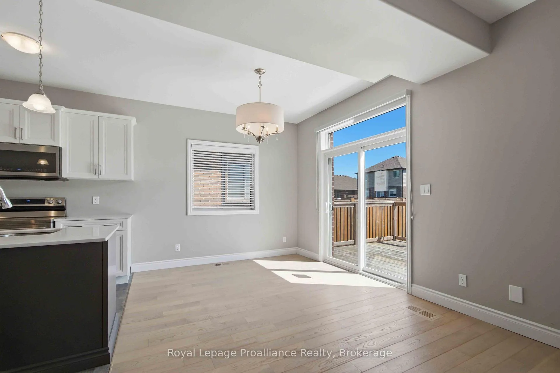 Photo 12 of 86 Ledgerock Court, Quinte West, Sidney Ward — HOMEH