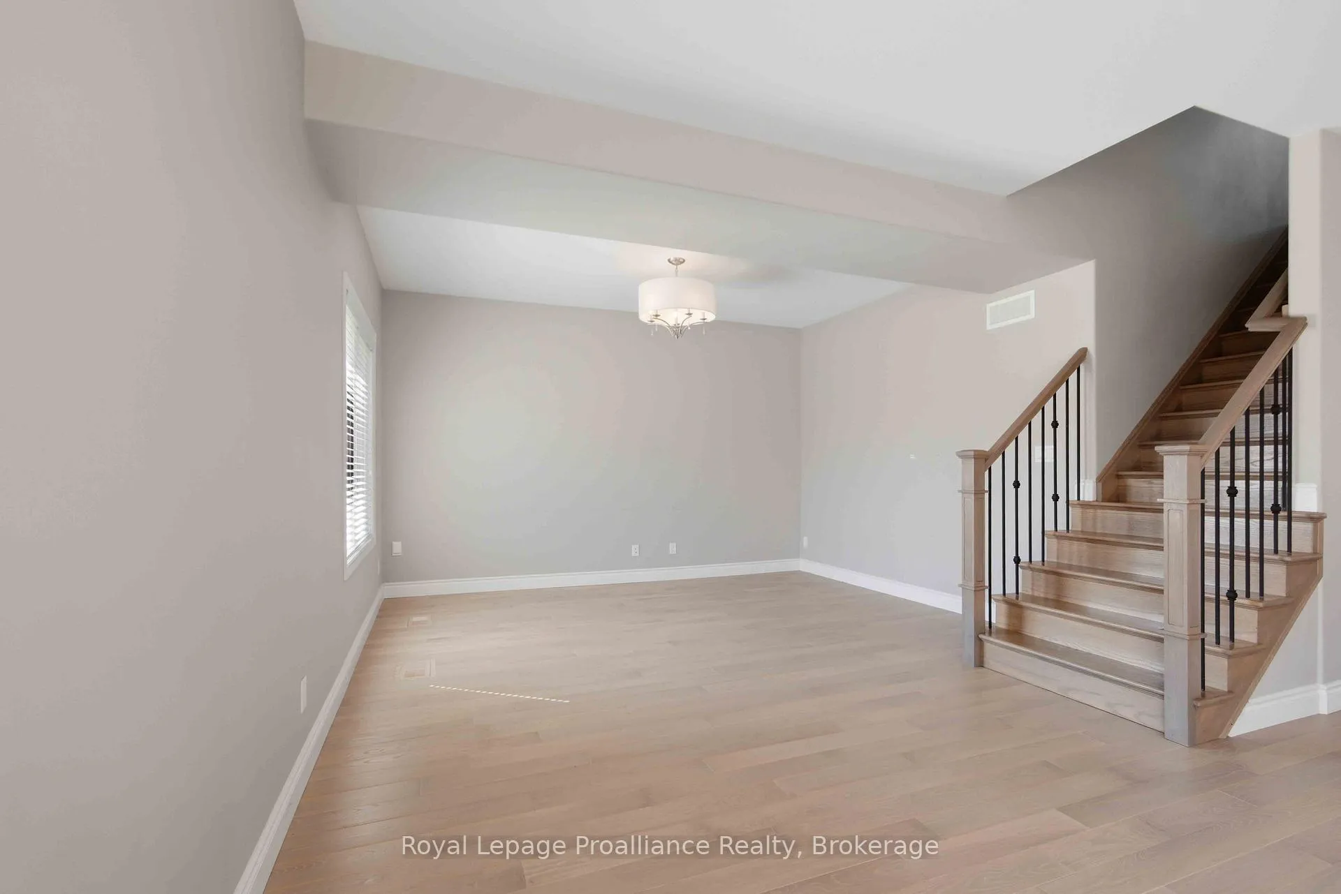 Photo 13 of 86 Ledgerock Court, Quinte West, Sidney Ward — HOMEH